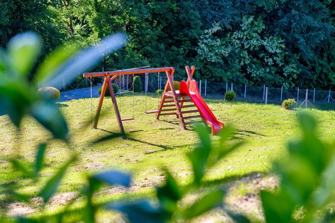 Ville Pacetina Lepajci Exteriör bild